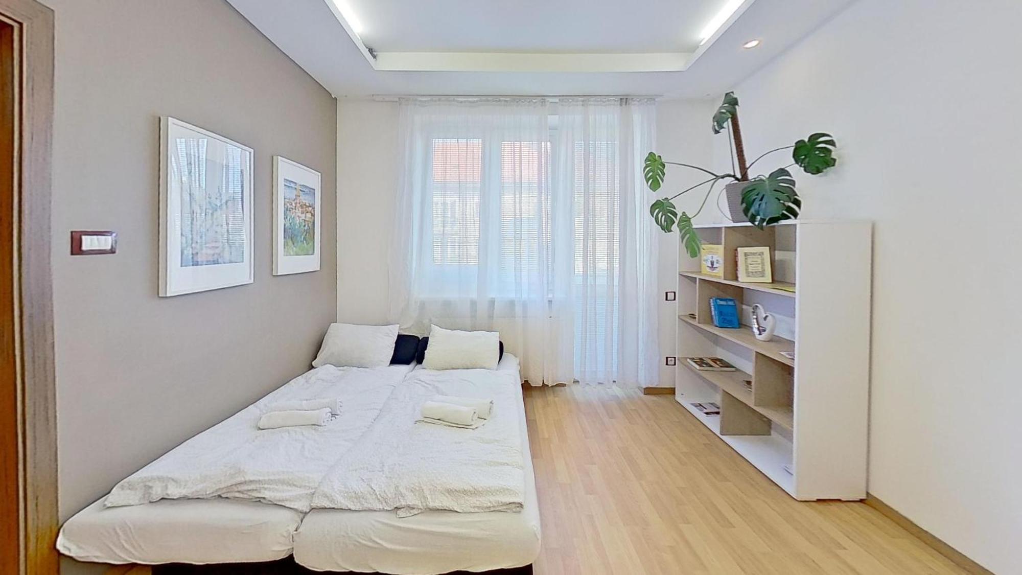 2Br Apt With Free Garage Parking, Close To The Historic Centre 브라티슬라바 외부 사진