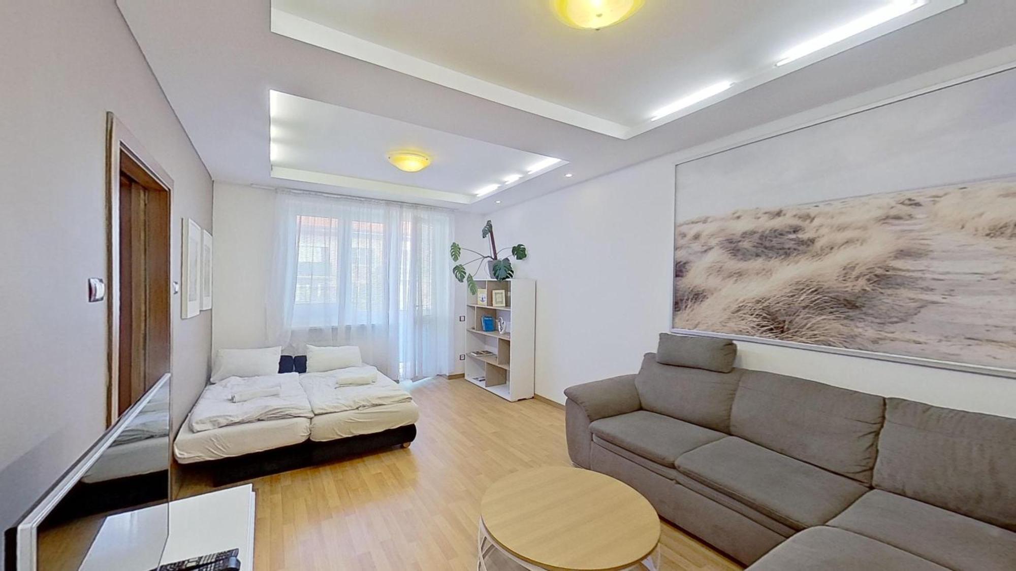 2Br Apt With Free Garage Parking, Close To The Historic Centre 브라티슬라바 외부 사진