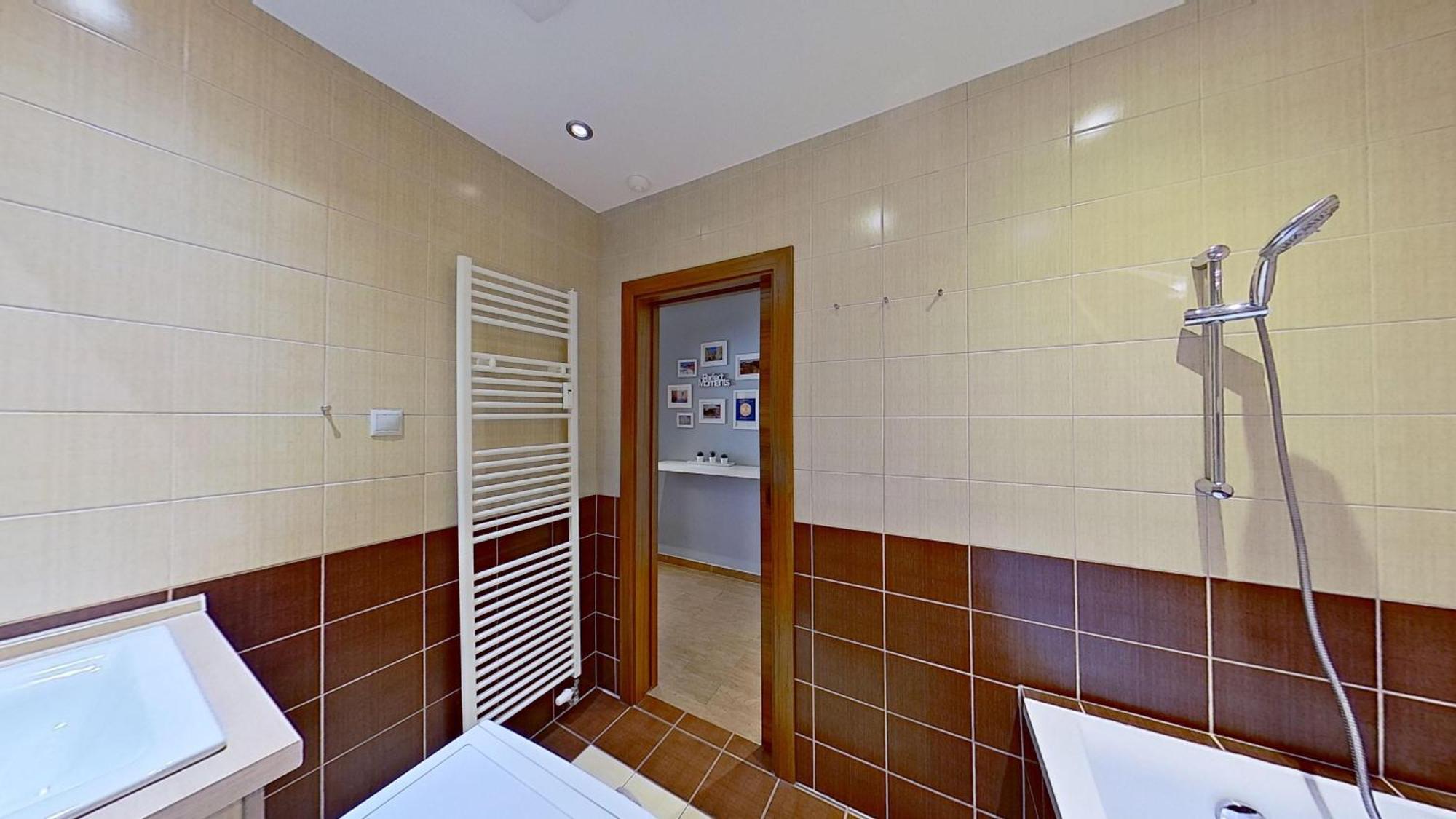 2Br Apt With Free Garage Parking, Close To The Historic Centre 브라티슬라바 외부 사진