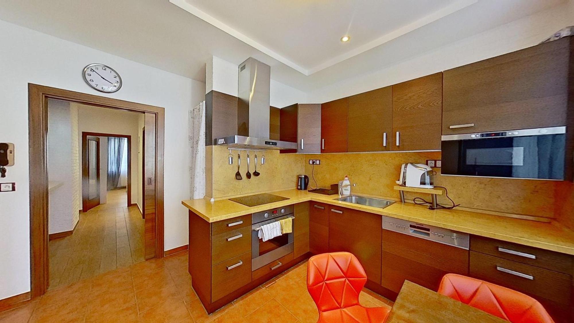 2Br Apt With Free Garage Parking, Close To The Historic Centre 브라티슬라바 외부 사진