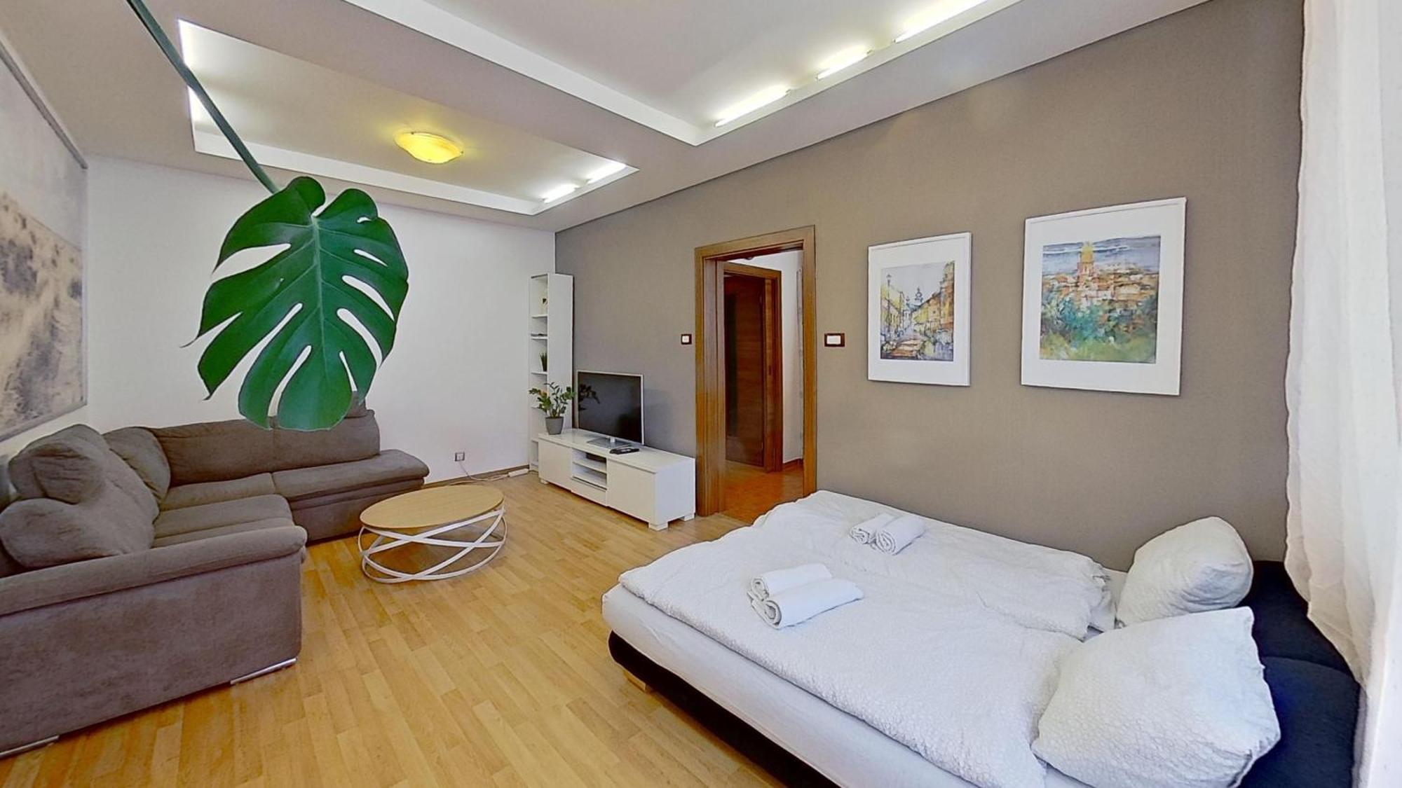 2Br Apt With Free Garage Parking, Close To The Historic Centre 브라티슬라바 외부 사진