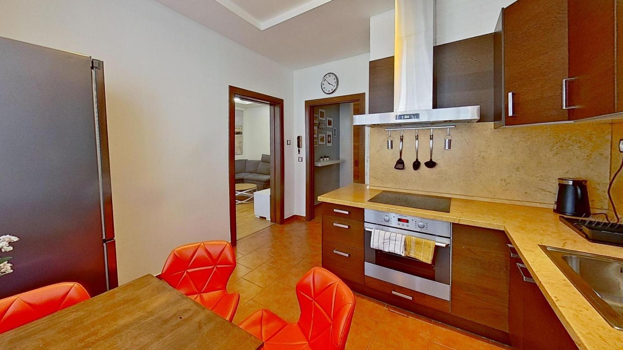 2Br Apt With Free Garage Parking, Close To The Historic Centre 브라티슬라바 외부 사진
