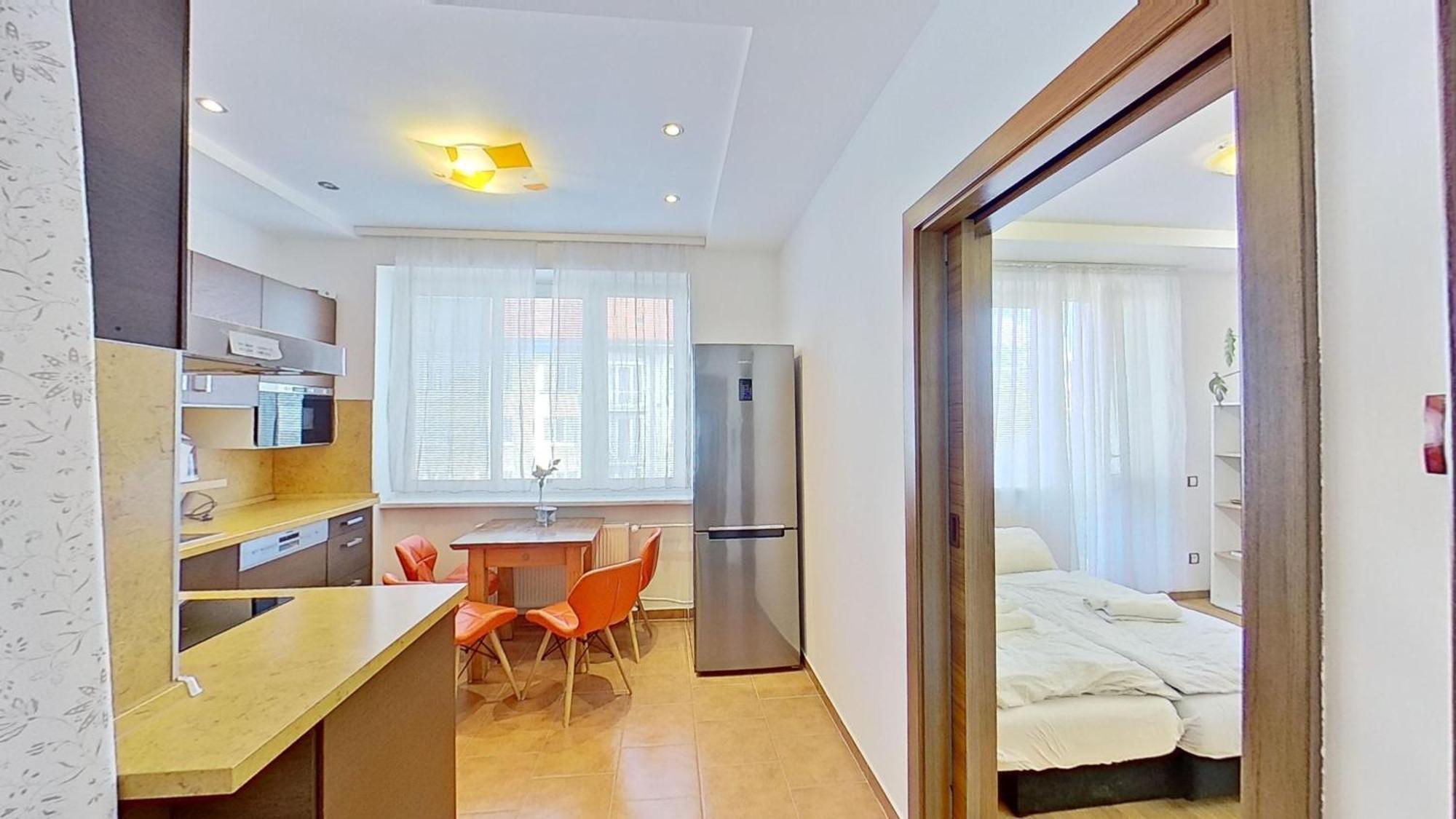 2Br Apt With Free Garage Parking, Close To The Historic Centre 브라티슬라바 외부 사진